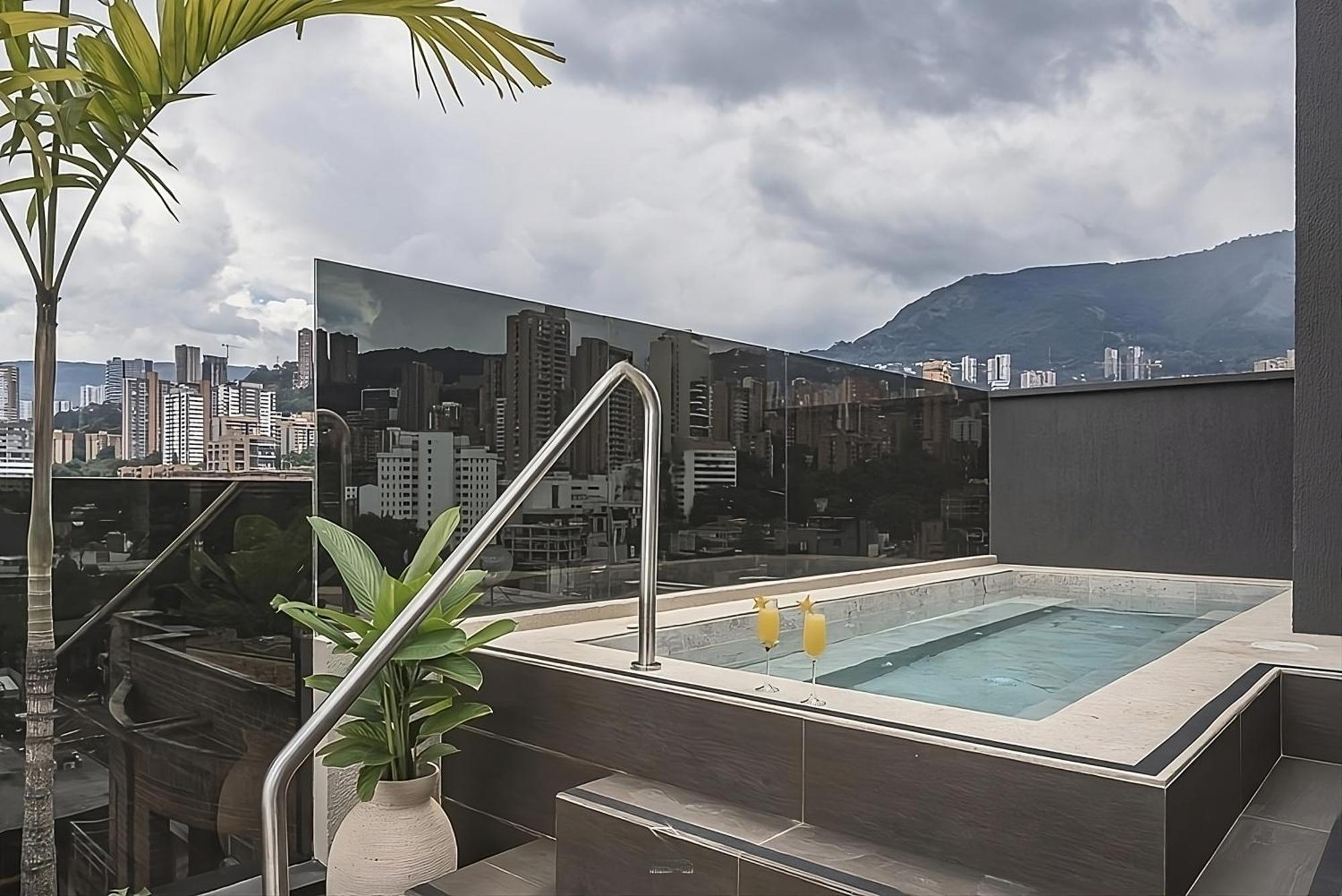 Golden Valley Hotel 麦德林 外观 照片