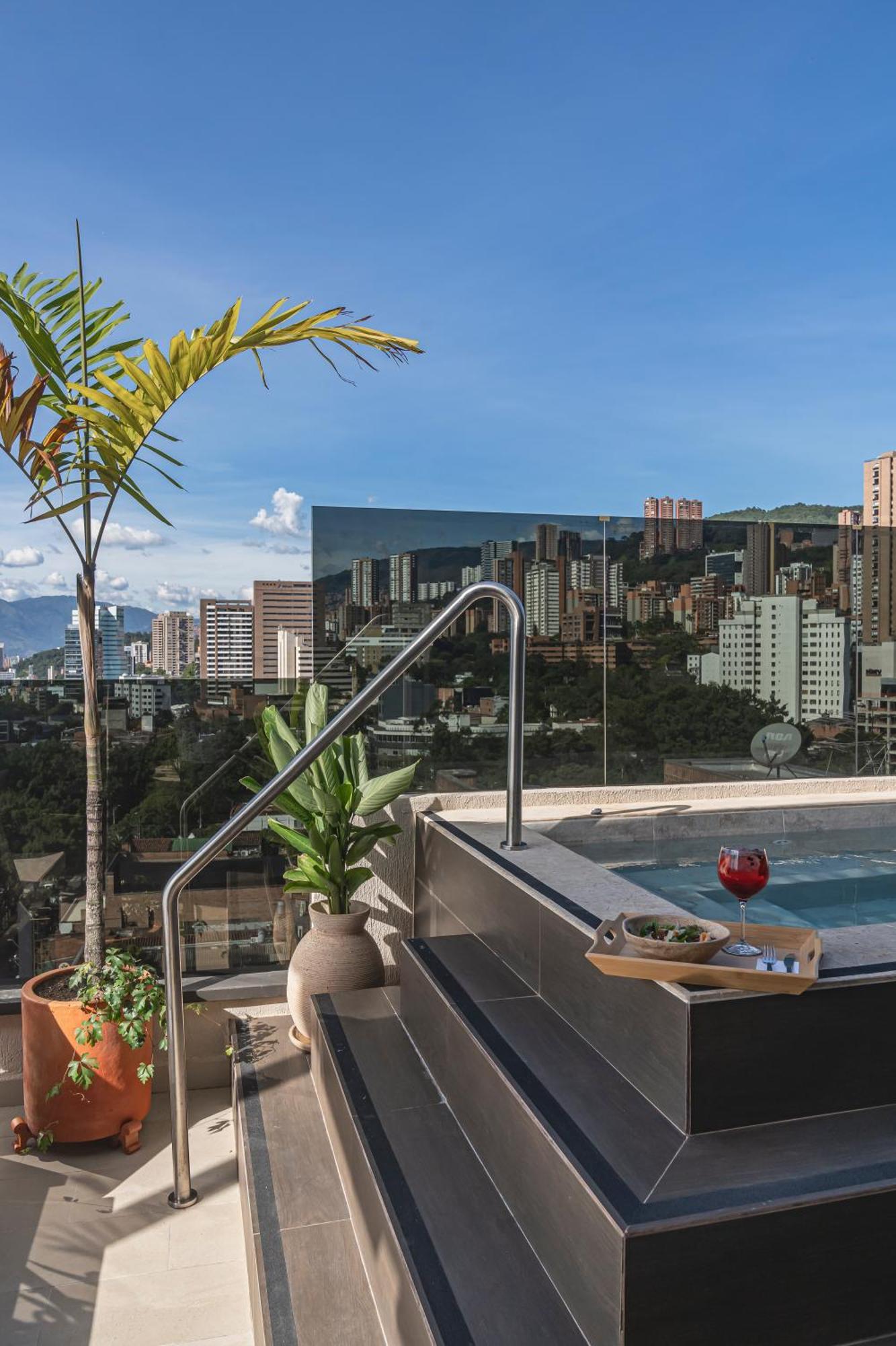 Golden Valley Hotel 麦德林 外观 照片