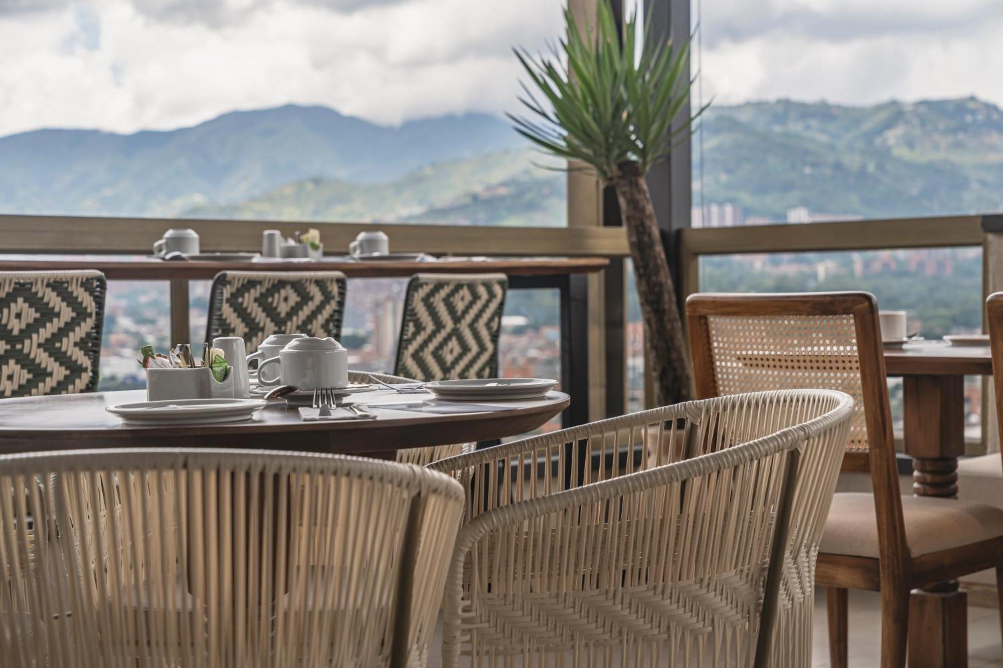 Golden Valley Hotel 麦德林 外观 照片