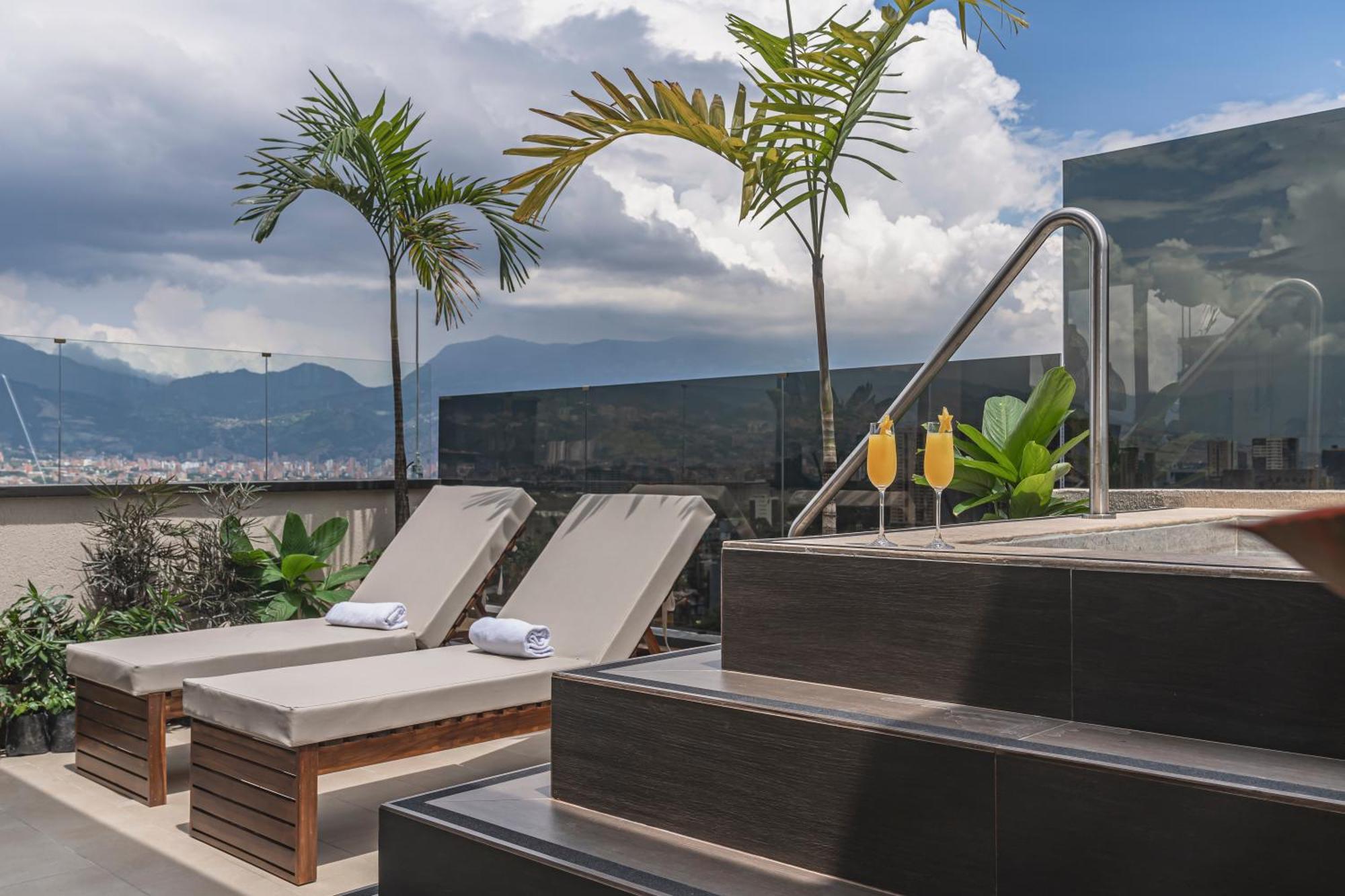 Golden Valley Hotel 麦德林 外观 照片