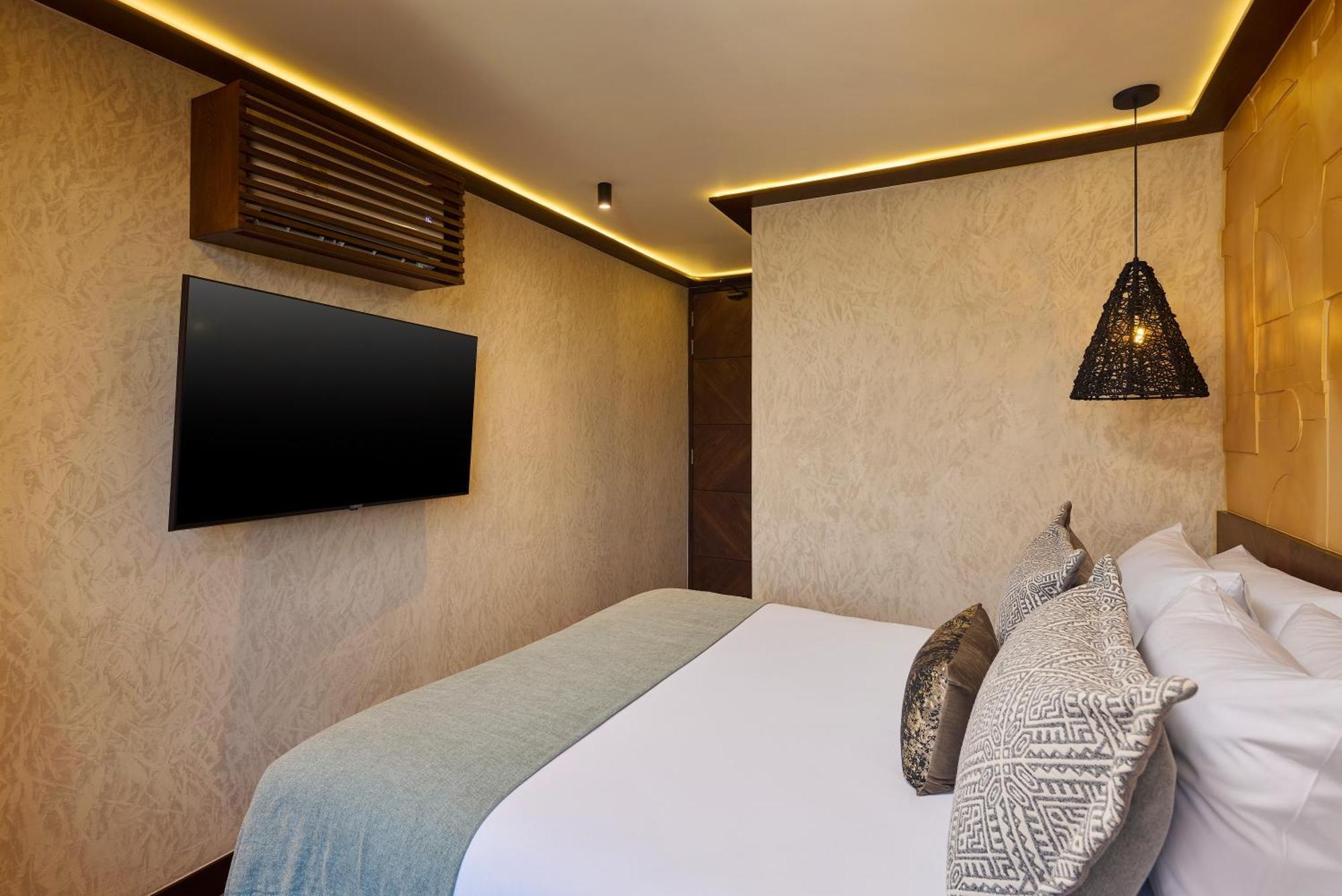 Golden Valley Hotel 麦德林 外观 照片
